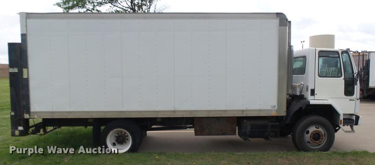 image for item DA7880 2004 Freightliner FC80 box truck