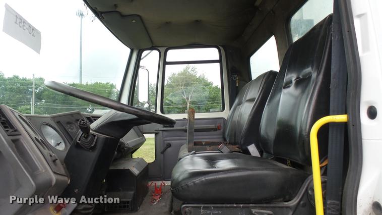 image for item DA7880 2004 Freightliner FC80 box truck