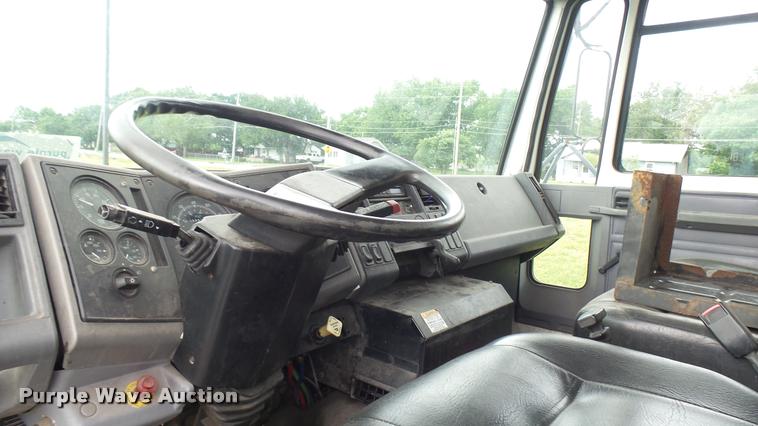 image for item DA7880 2004 Freightliner FC80 box truck