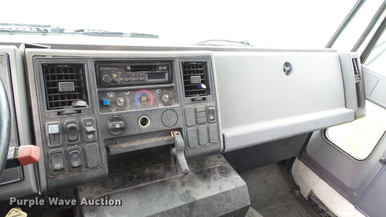 image for item DA7880 2004 Freightliner FC80 box truck