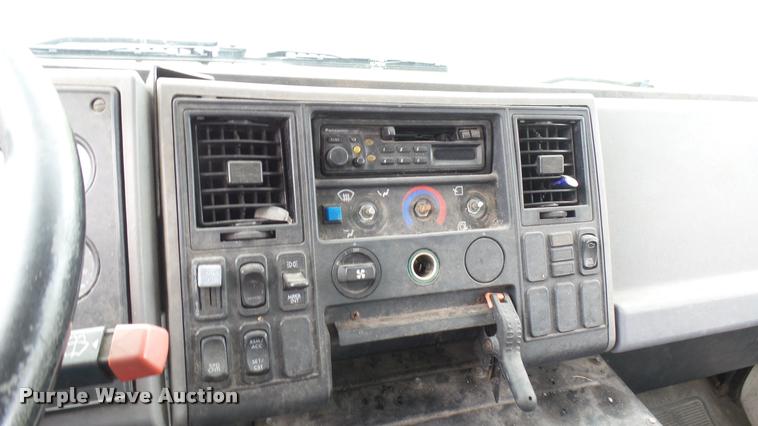 image for item DA7880 2004 Freightliner FC80 box truck