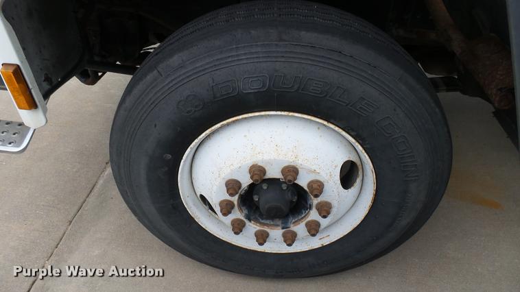 image for item DA7880 2004 Freightliner FC80 box truck