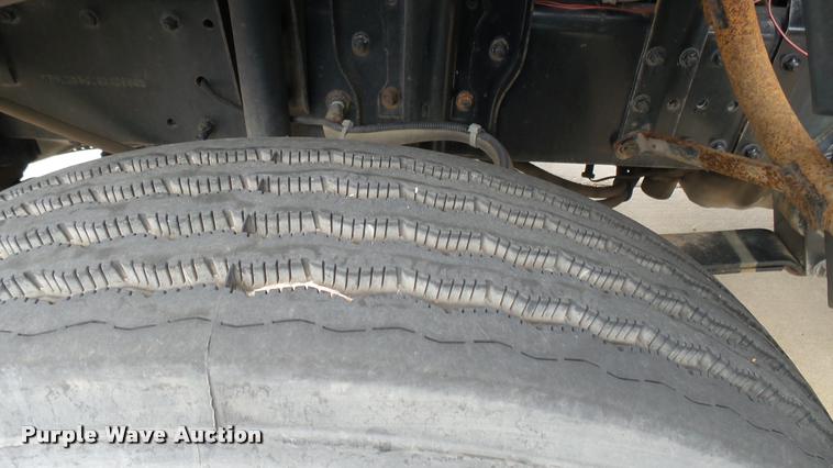 image for item DA7880 2004 Freightliner FC80 box truck