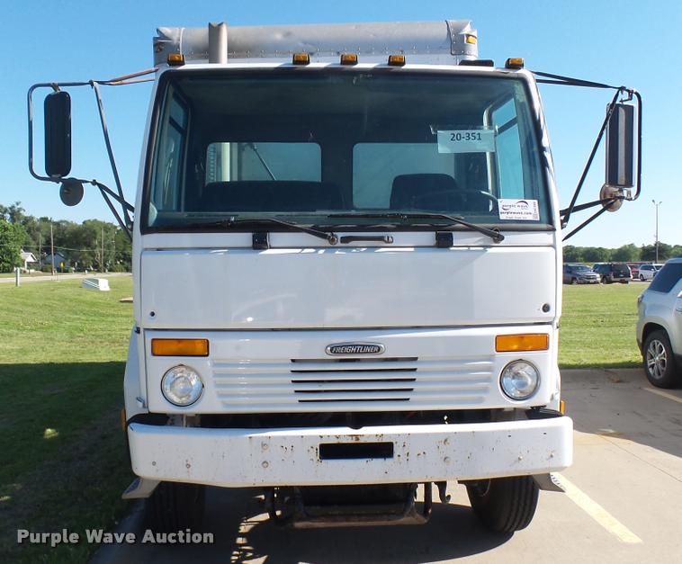 image for item DA7880 2004 Freightliner FC80 box truck