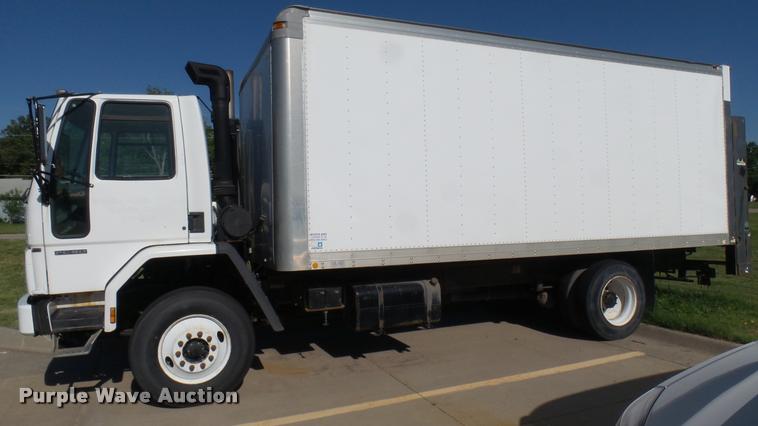 image for item DA7880 2004 Freightliner FC80 box truck