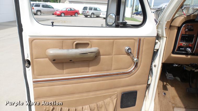 image for item DA7891 1984 Ford Econoline E350 Super Collins ambulance