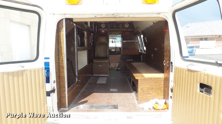 image for item DA7891 1984 Ford Econoline E350 Super Collins ambulance