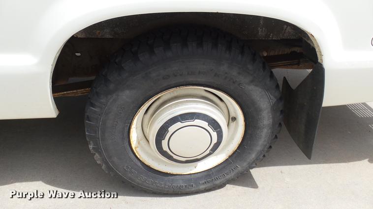 image for item DA7891 1984 Ford Econoline E350 Super Collins ambulance