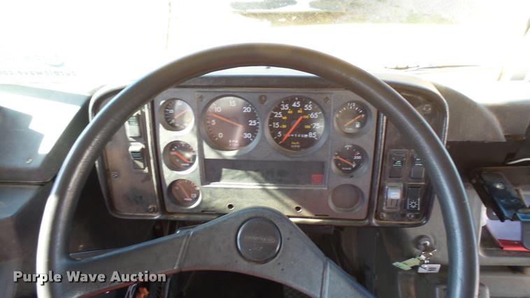 image for item DA7900 2000 Freightliner FS65 school bus