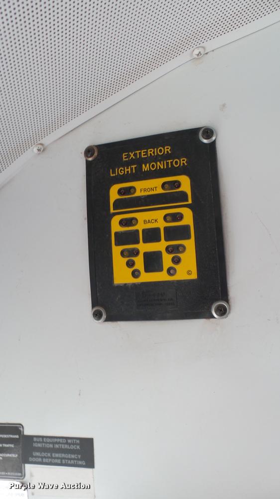 image for item DA7900 2000 Freightliner FS65 school bus