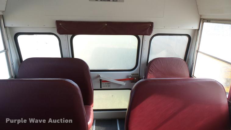 image for item DA7900 2000 Freightliner FS65 school bus