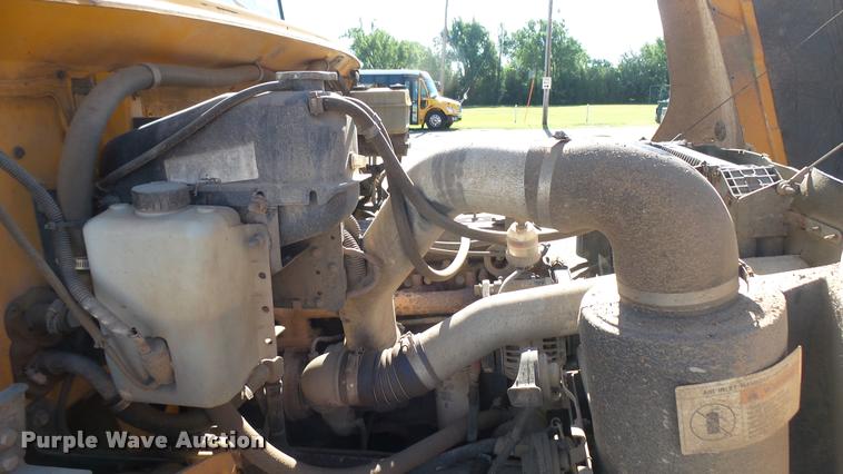 image for item DA7900 2000 Freightliner FS65 school bus