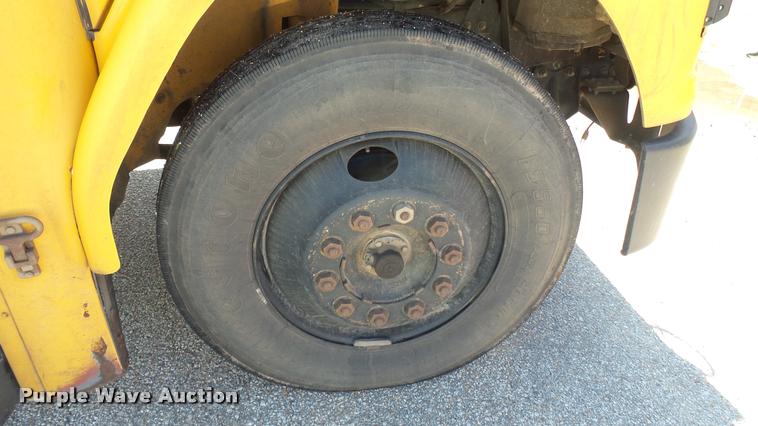 image for item DA7900 2000 Freightliner FS65 school bus