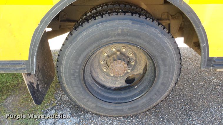 image for item DA7900 2000 Freightliner FS65 school bus