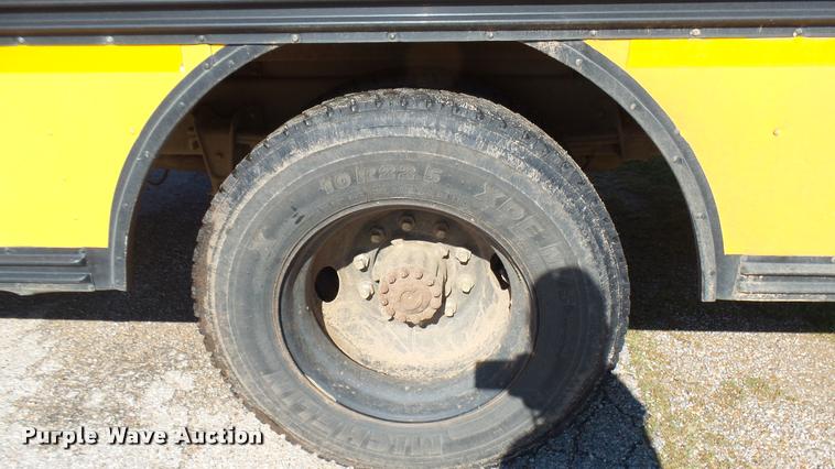 image for item DA7900 2000 Freightliner FS65 school bus