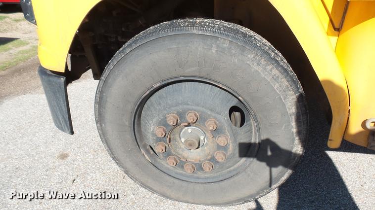 image for item DA7900 2000 Freightliner FS65 school bus