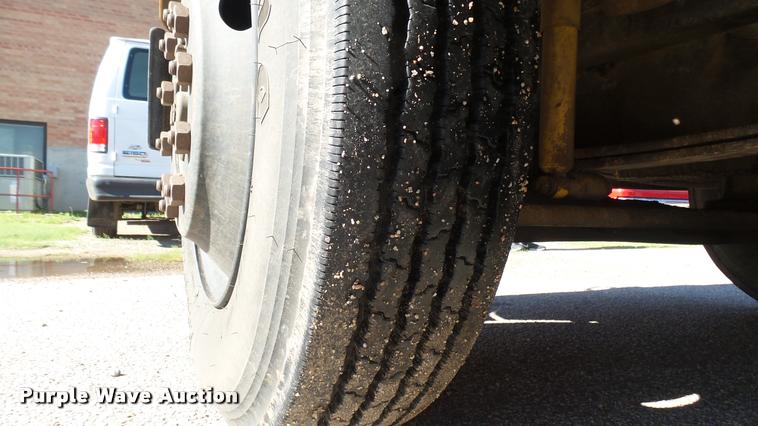 image for item DA7900 2000 Freightliner FS65 school bus