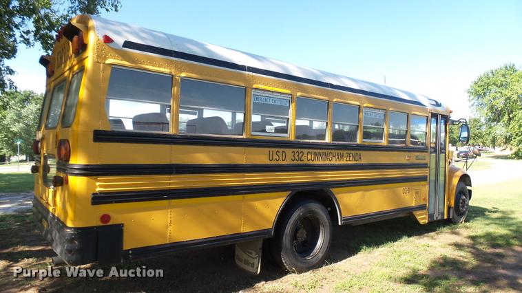 image for item DA7905 2003 International 3800 school bus