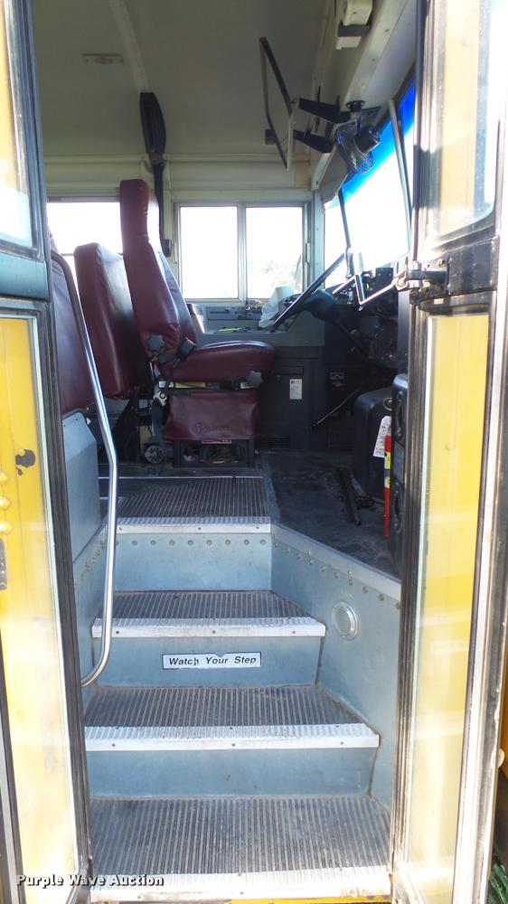 image for item DA7905 2003 International 3800 school bus