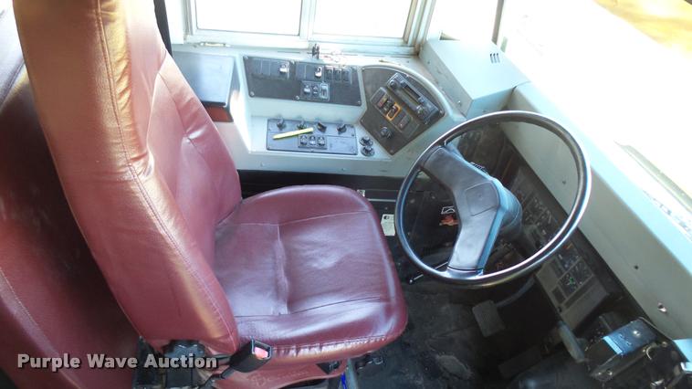 image for item DA7905 2003 International 3800 school bus