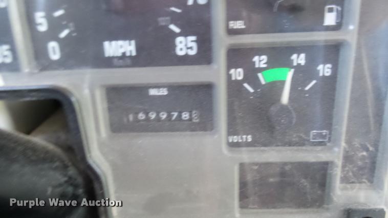 image for item DA7905 2003 International 3800 school bus