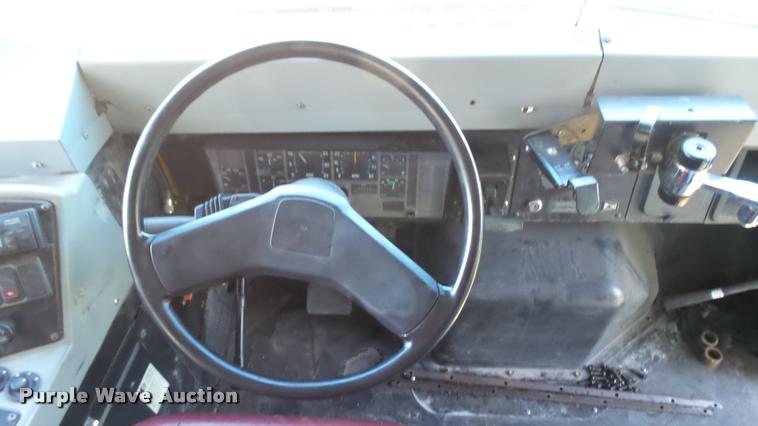 image for item DA7905 2003 International 3800 school bus