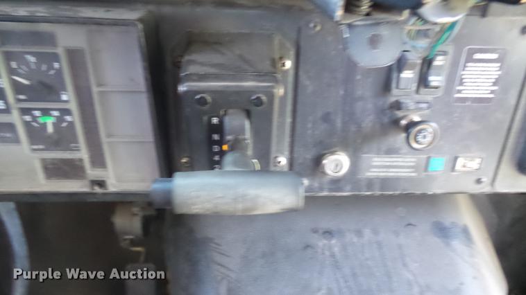 image for item DA7905 2003 International 3800 school bus