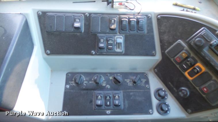 image for item DA7905 2003 International 3800 school bus