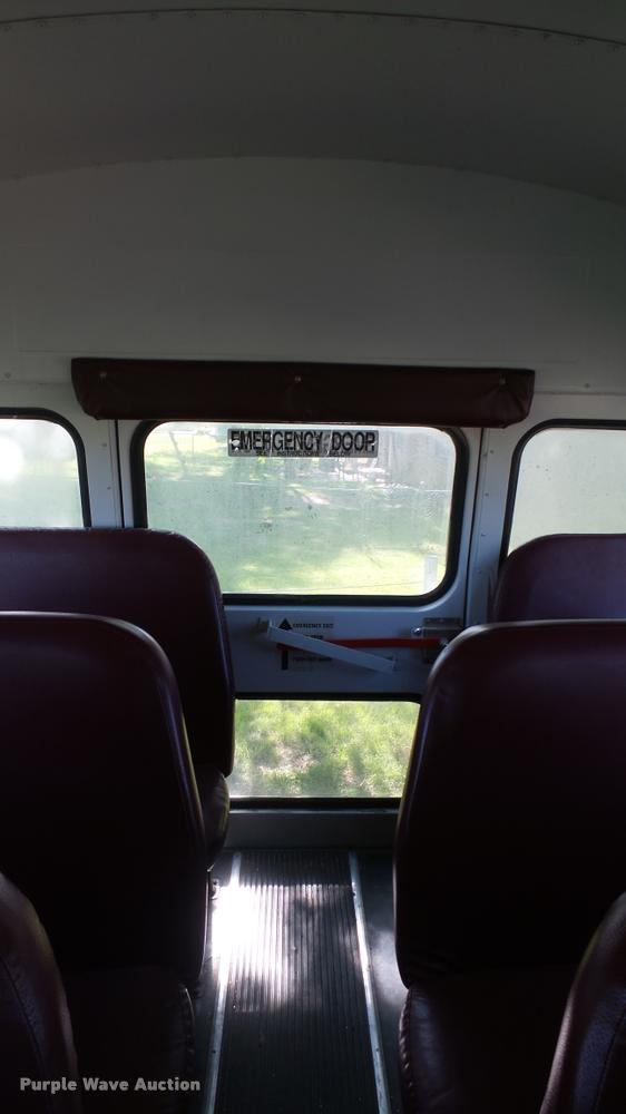 image for item DA7905 2003 International 3800 school bus