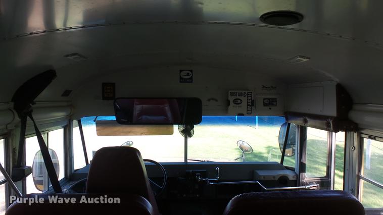 image for item DA7905 2003 International 3800 school bus