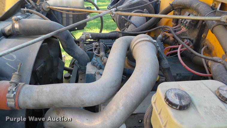 image for item DA7905 2003 International 3800 school bus