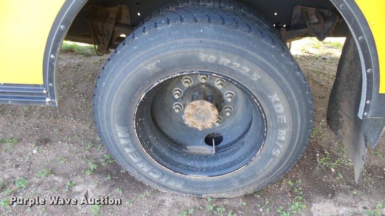 image for item DA7905 2003 International 3800 school bus