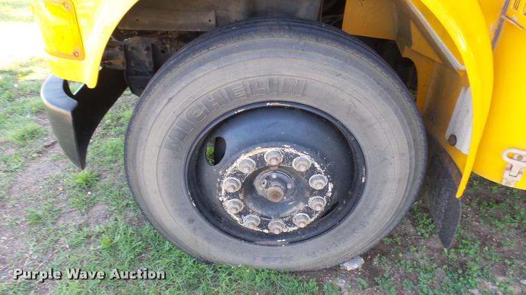 image for item DA7905 2003 International 3800 school bus