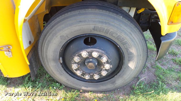 image for item DA7905 2003 International 3800 school bus