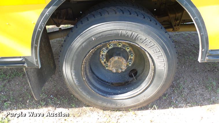 image for item DA7905 2003 International 3800 school bus