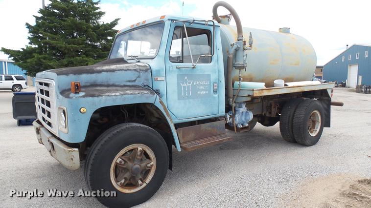 image for item DA7912 1983 International vacuum truck