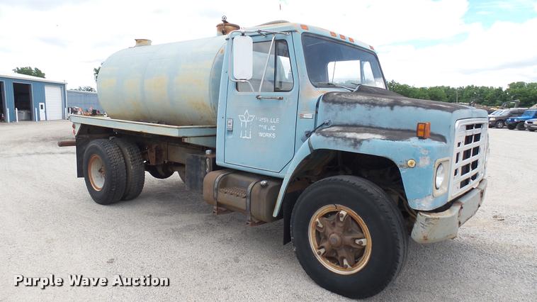 image for item DA7912 1983 International vacuum truck