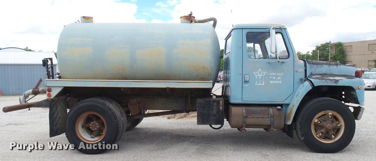 image for item DA7912 1983 International vacuum truck