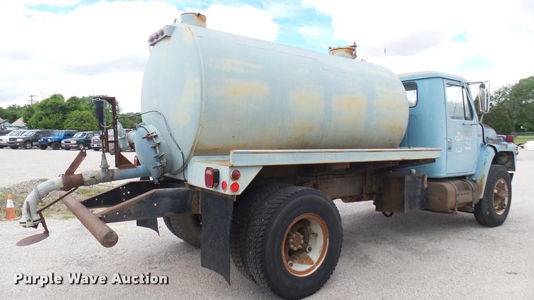 image for item DA7912 1983 International vacuum truck