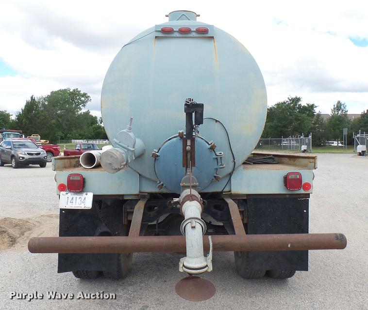 image for item DA7912 1983 International vacuum truck