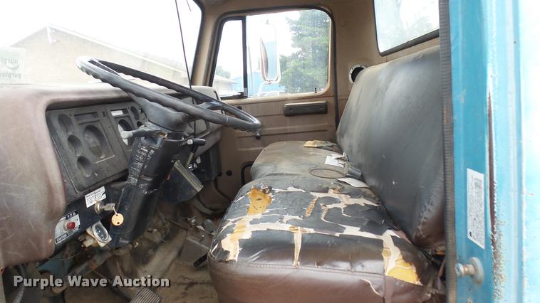 image for item DA7912 1983 International vacuum truck