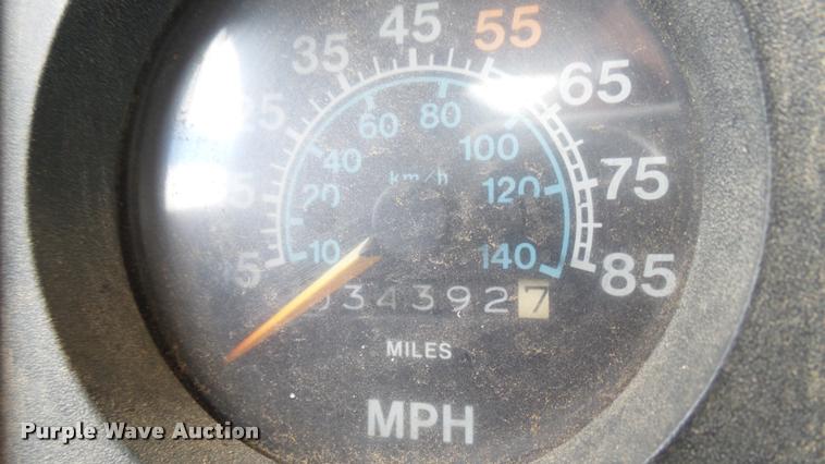 image for item DA7912 1983 International vacuum truck