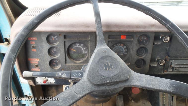 image for item DA7912 1983 International vacuum truck