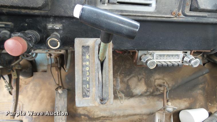 image for item DA7912 1983 International vacuum truck