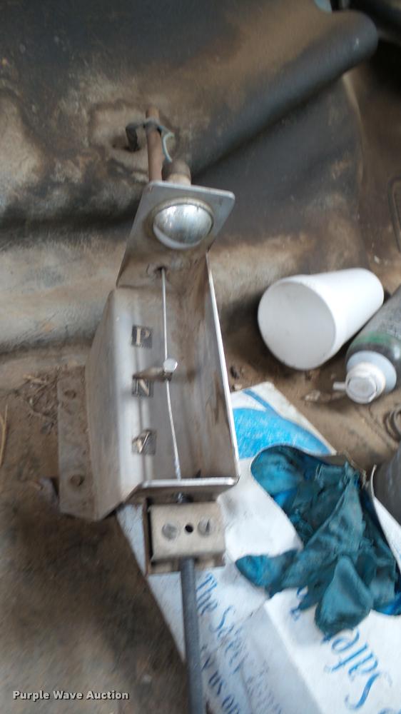 image for item DA7912 1983 International vacuum truck