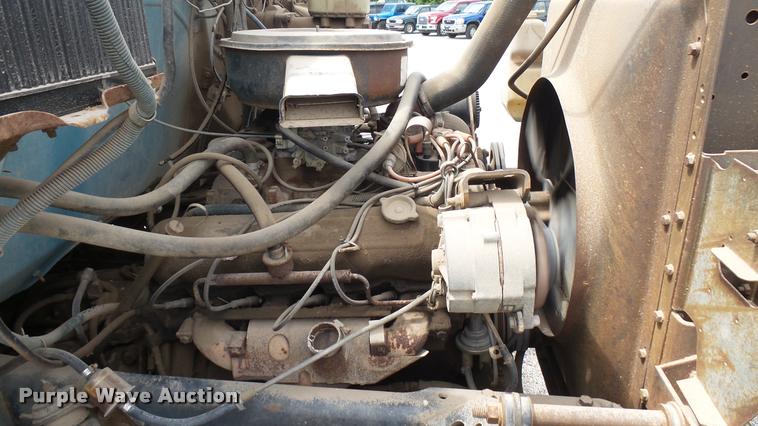 image for item DA7912 1983 International vacuum truck