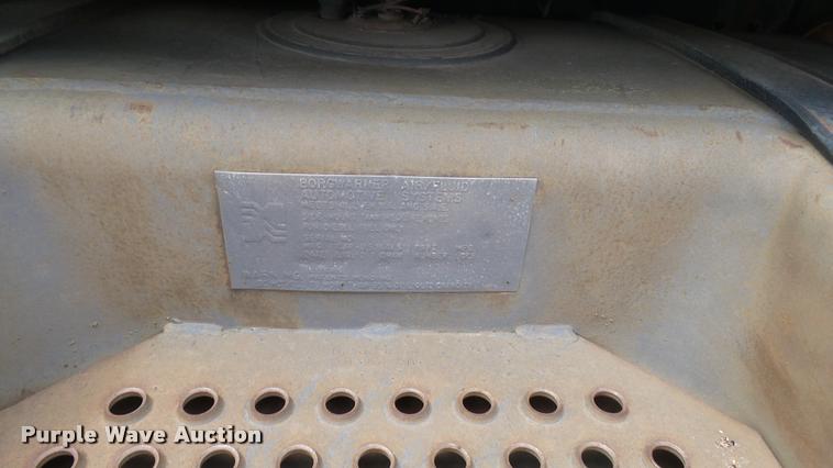 image for item DA7912 1983 International vacuum truck