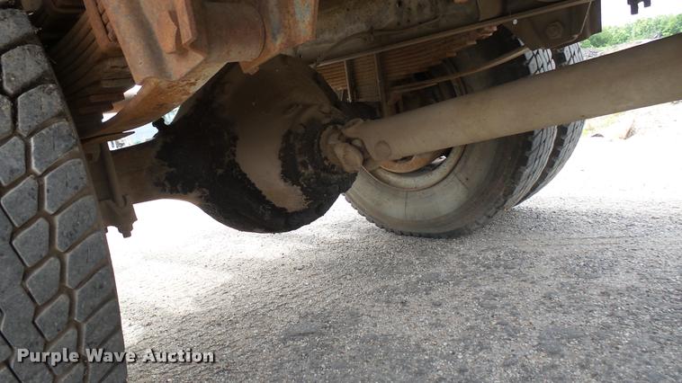 image for item DA7912 1983 International vacuum truck