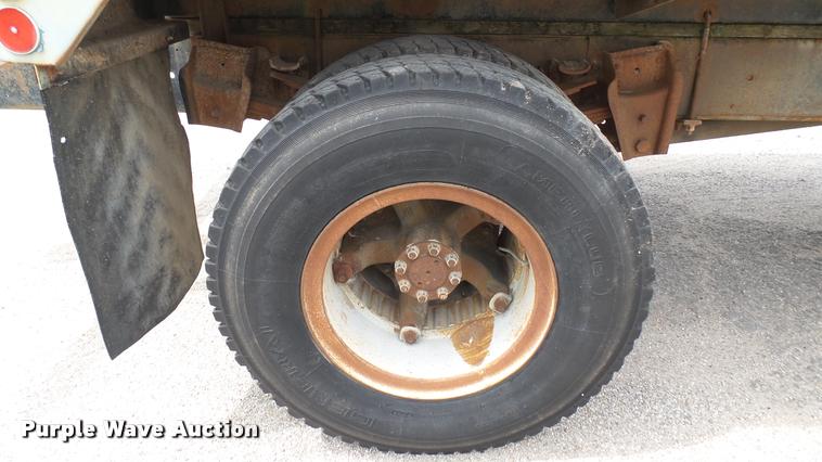 image for item DA7912 1983 International vacuum truck