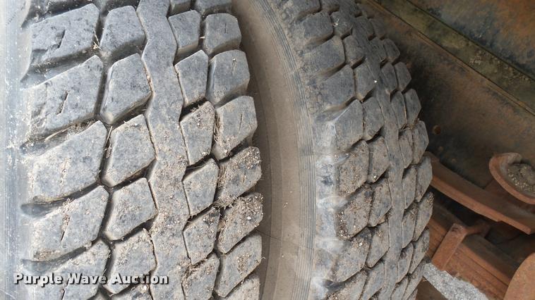 image for item DA7912 1983 International vacuum truck